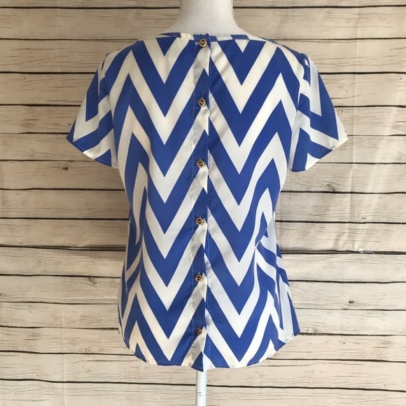 Francesca’s Collections Chevron Boatneck Blouse - Picture 5 of 7